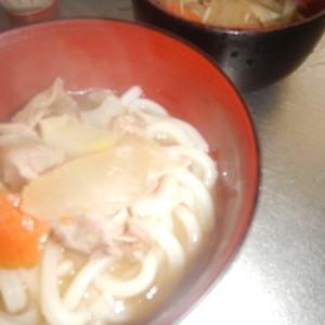 鶏団子鍋リメイク　うどんを入れてみた